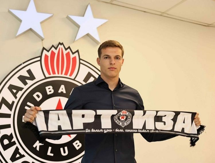 米体：米兰正和20岁黑山前锋科斯蒂奇谈判，转会费低于1000万欧