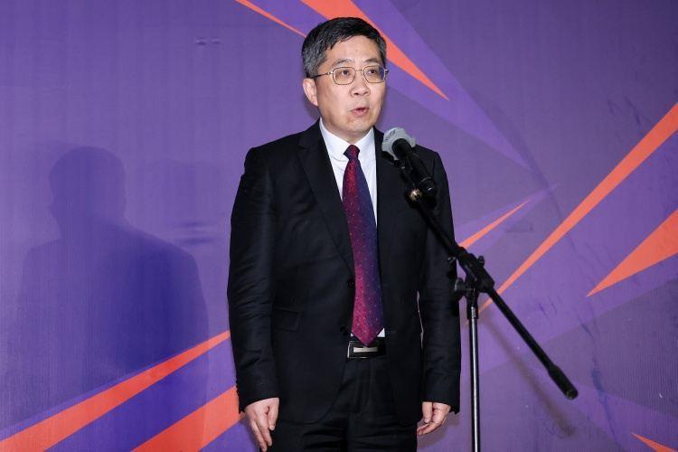 东体：U22国足集训期间，足协副主席许基仁特意到访给球队鼓劲