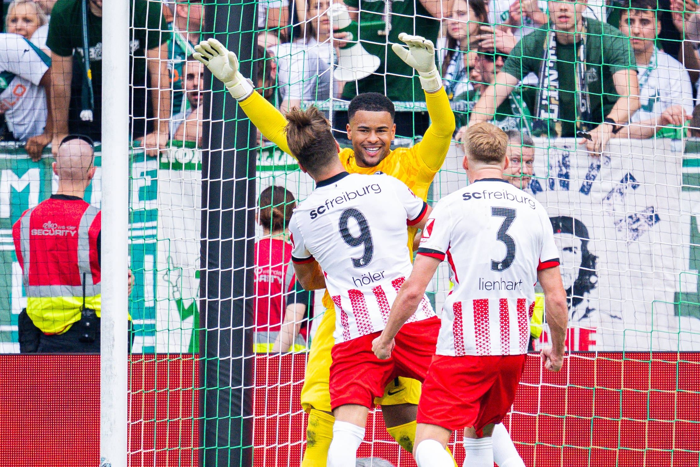 弗赖堡门将：目标代表德国参加世界杯，点球杀手称号是一种优势