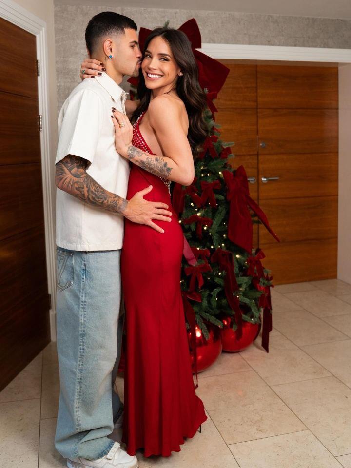 【小吧社交秀】40岁C罗晒完美肌肉 卡里乌斯妻子大秀身材