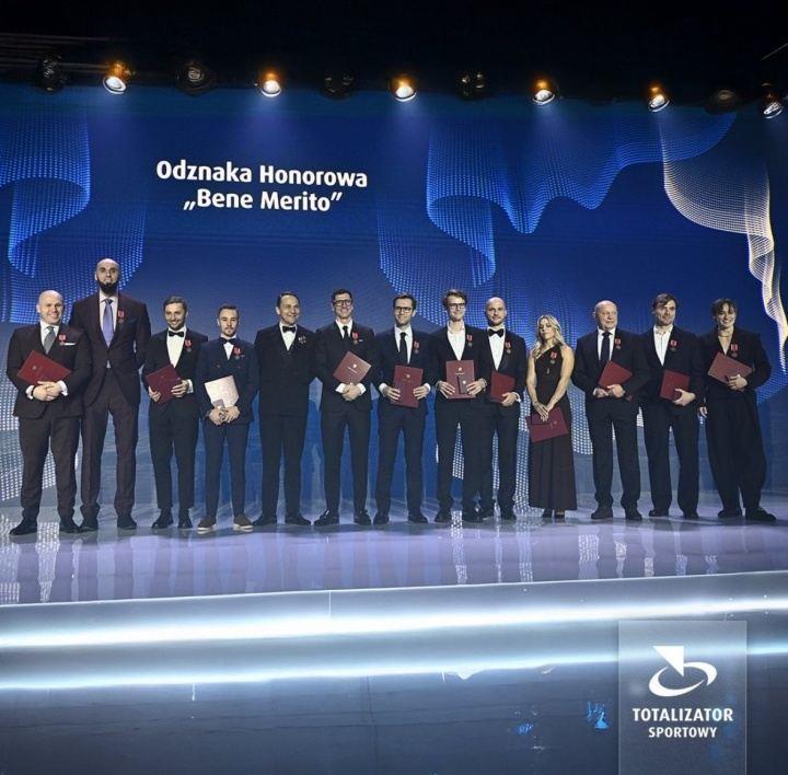 提升波兰国际知名度有功，莱万多夫斯基获波兰外长颁奖