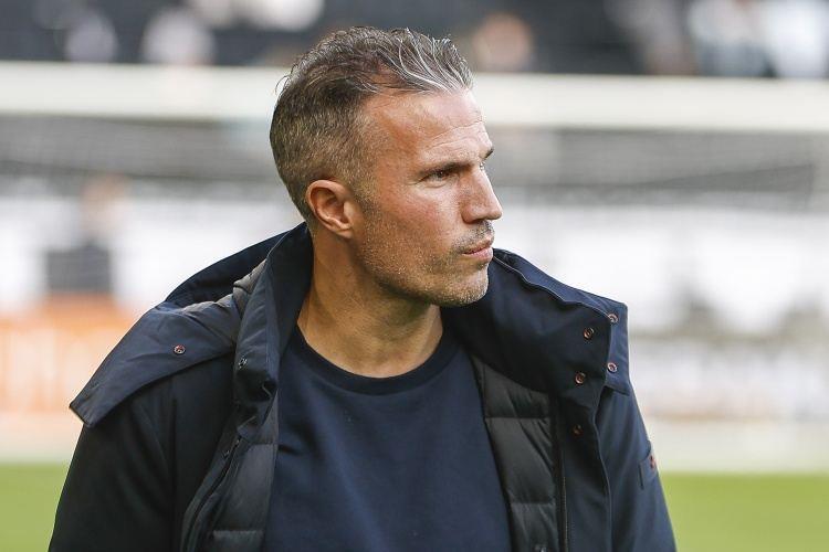 范佩西帅位危费耶诺德战平对手4场不胜，荷甲被榜首拉开11分