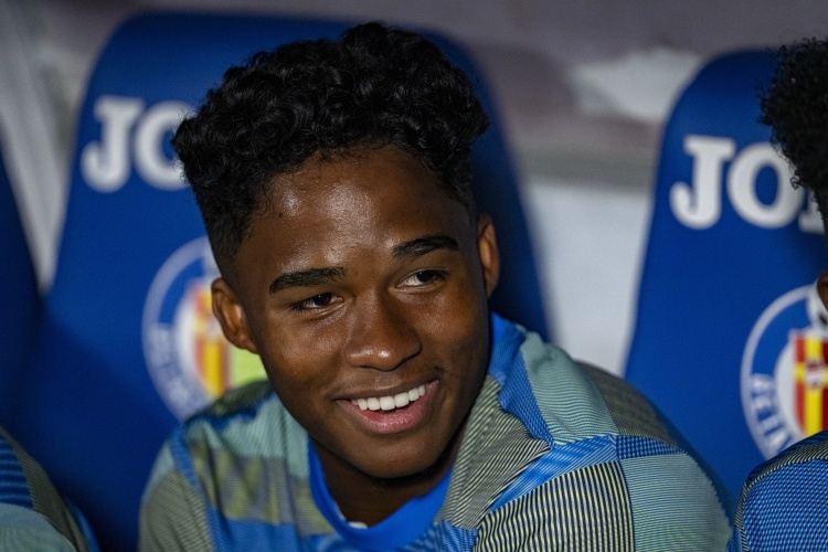 队报：里昂租借恩德里克达协议，100万欧租期半年 承担一半薪水