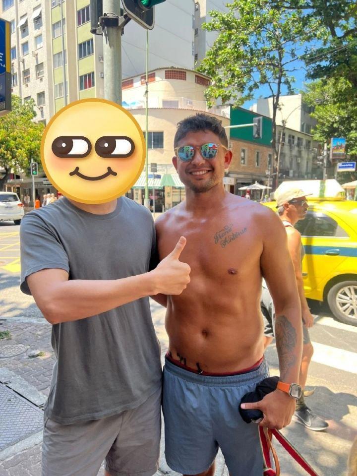 比退役前还瘦！网友在巴西偶遇36岁前国脚艾克森，身材保持得不错