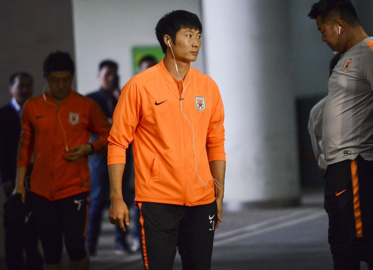 博主：原青岛海牛门将韩镕泽、原成都蓉城中场严鼎皓加盟辽宁铁人