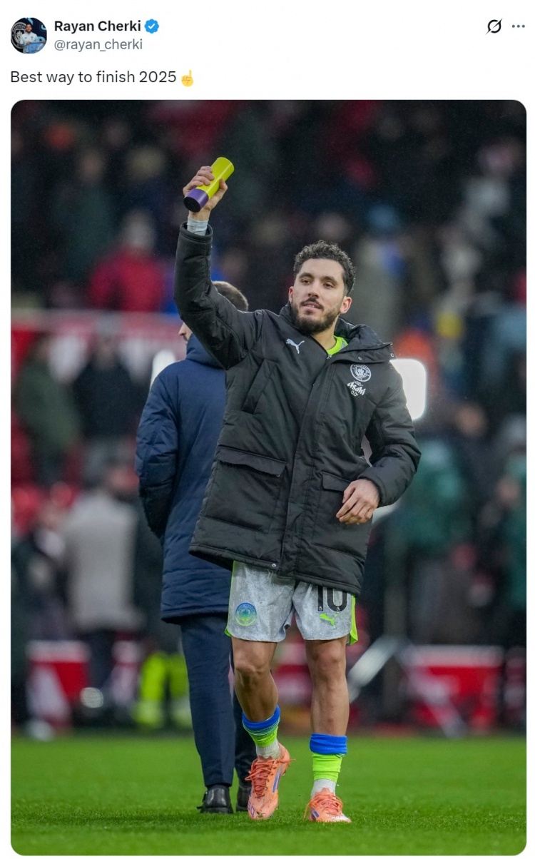 谢尔基晒手拿全场最佳奖杯照片：以最好的方式为2025年收官