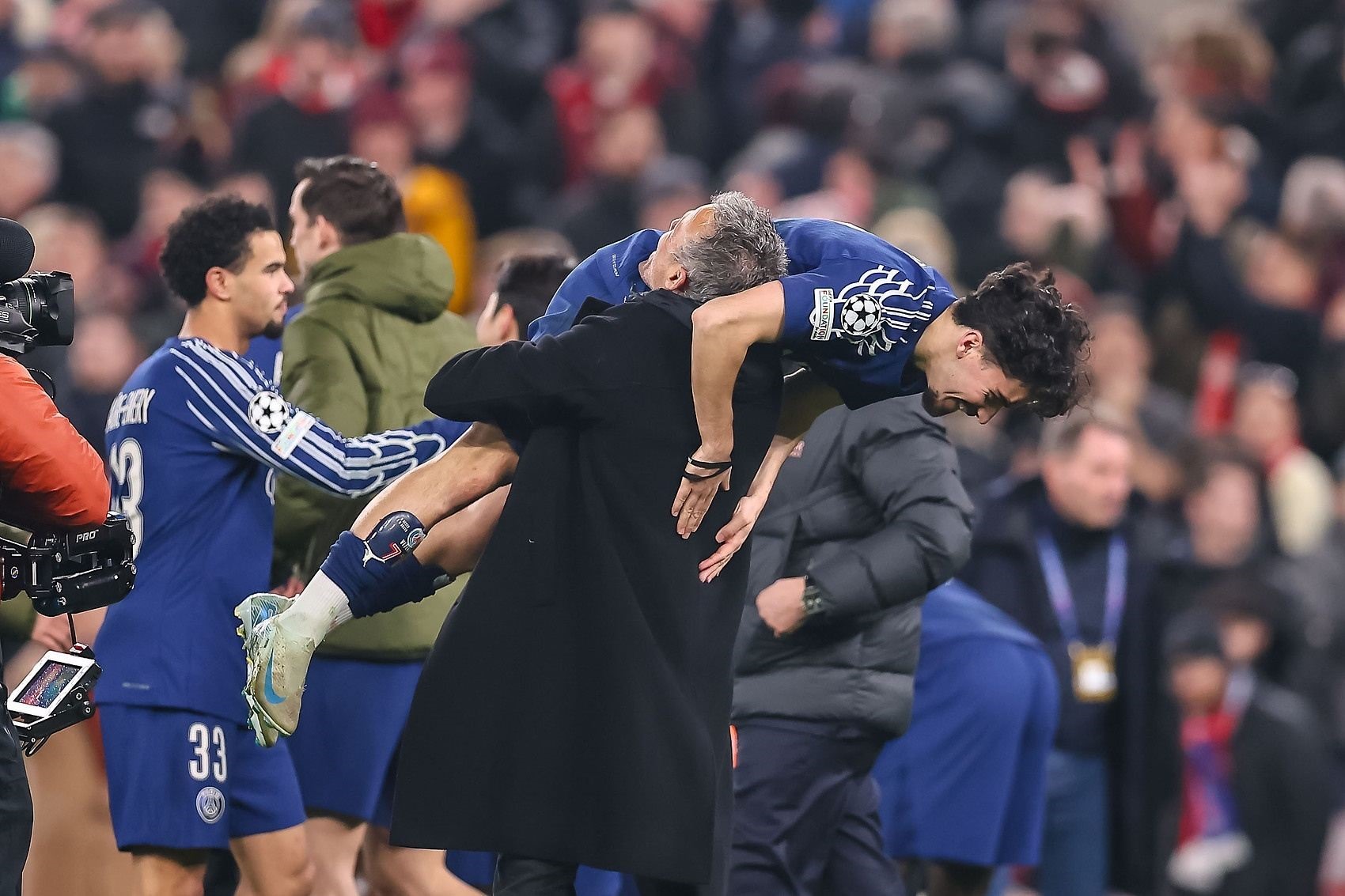 维蒂尼亚：欧冠决赛前，恩里克在讲话中让我们冷静下来