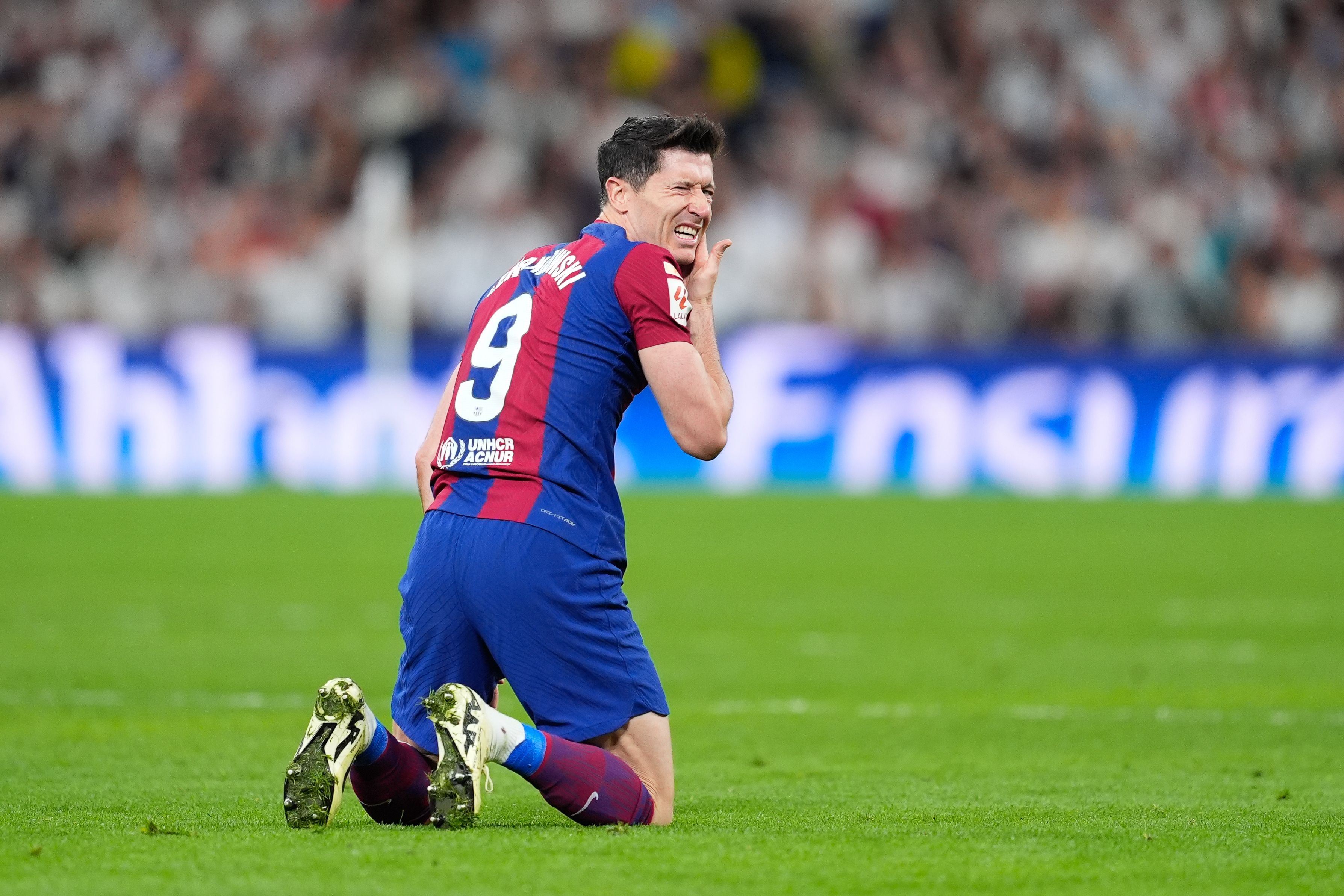 曾被要求别进球以避免付拜仁奖金，莱万：清楚球队处境，我没异议