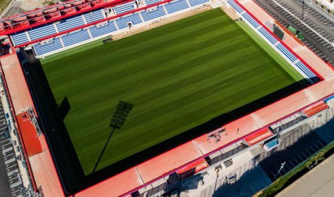 每体：巴萨公开训练课多名会员持票但被安保禁止入场，引发抗议