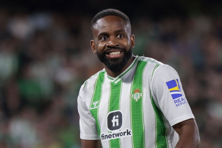 世体：阿德里安、R罗、巴坎布合同即将到期，后两者可能冬窗离队