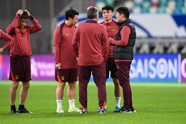 北青：郑智邀李雷雷、黄博文、梅方共同执教西海岸