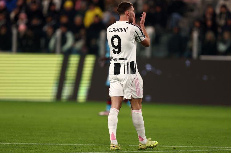 巴萨、拜仁、米兰三方角逐！米体：巴萨希望让弗拉霍维奇接班莱万