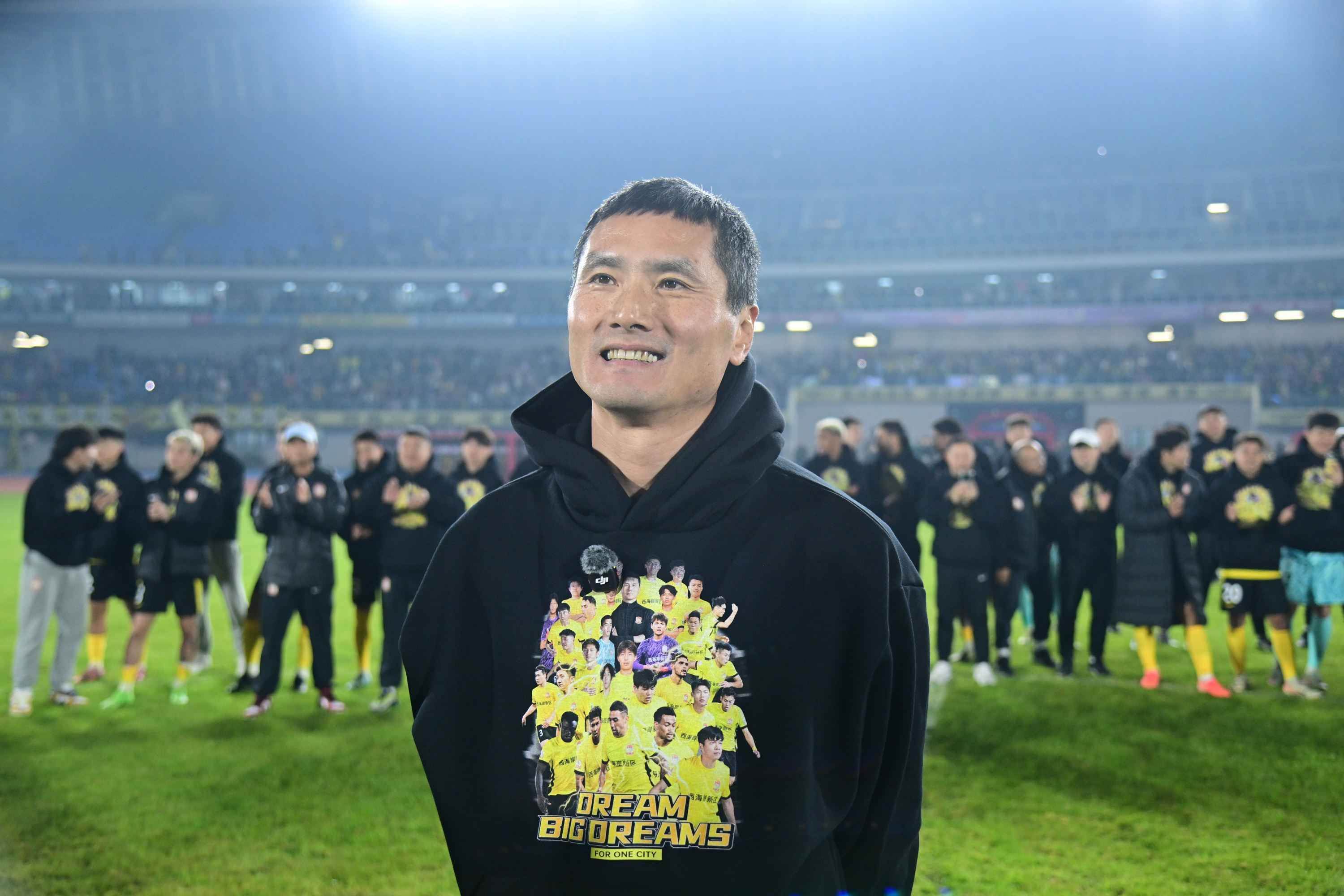 记者：今日14点，国足主帅邵佳一媒体见面会将在广东肇庆举行