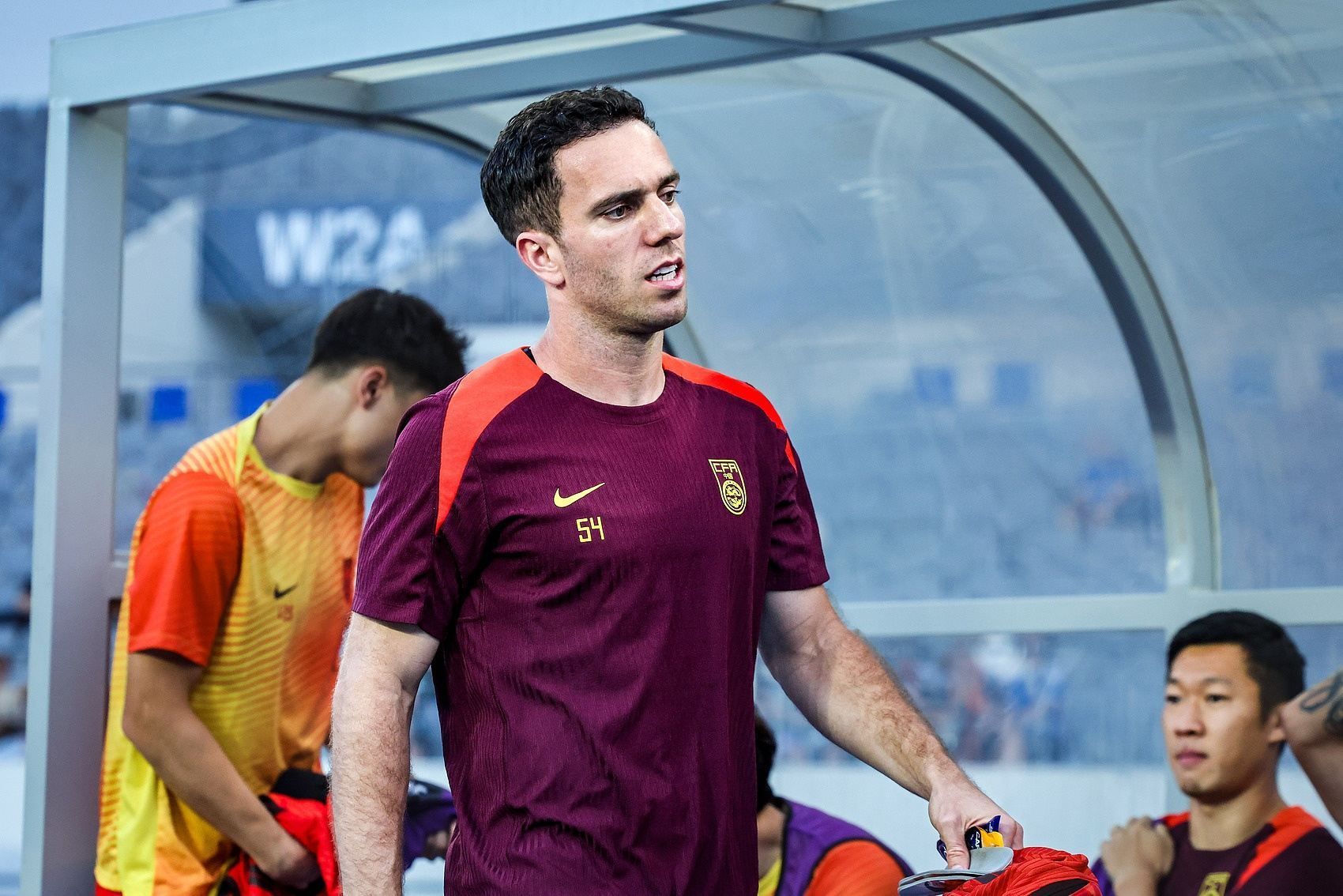 国足新年首期集训仅塞尔吉尼奥尚未到队，他直接去迪拜与国足会合