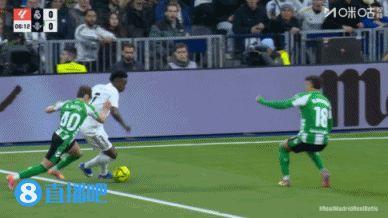 前裁判谈维尼修斯点球未判：看慢镜头回放越多，越觉得那是个点球