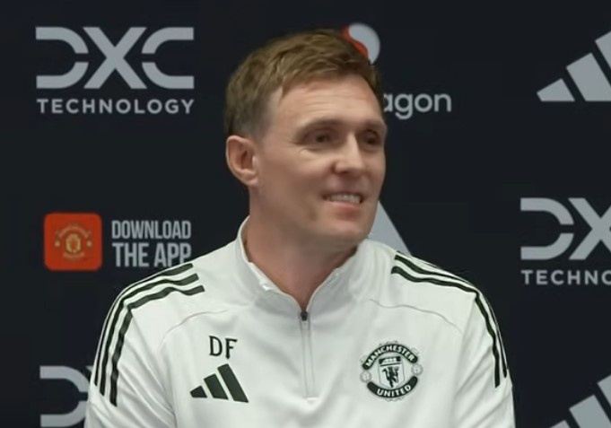 弗莱彻：还没考虑是否想留任 每个人都期望曼联赢球这是我们标准