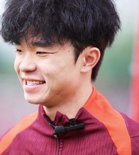 吕焯毅剪短头发并恢复黑色：进入国家队，精神面貌很重要