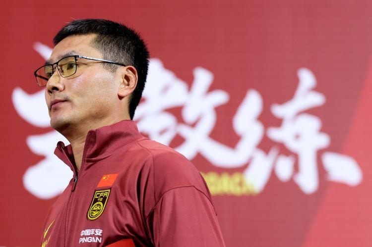 东体：国足新的教练团队带来新的设备，很可能是助教毛雷尔的创意