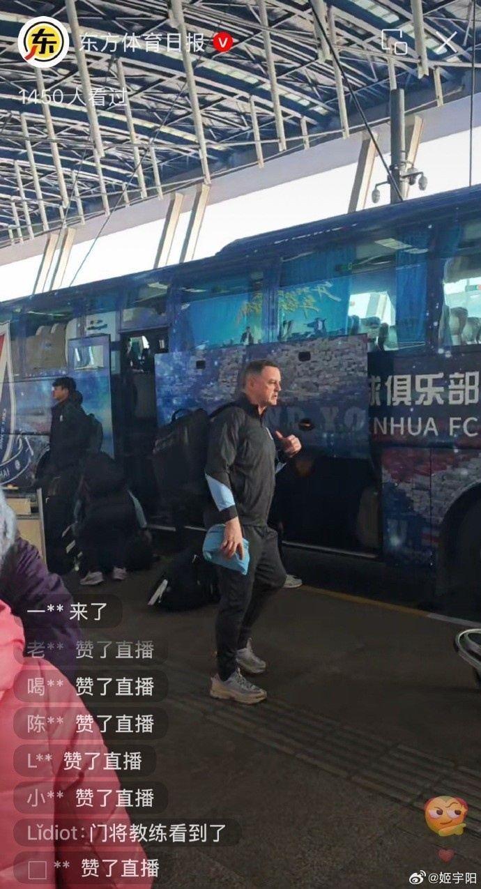 媒体人：申花门将教练罗伯茨曾任职阿森纳、米兰，也在华夏工作过