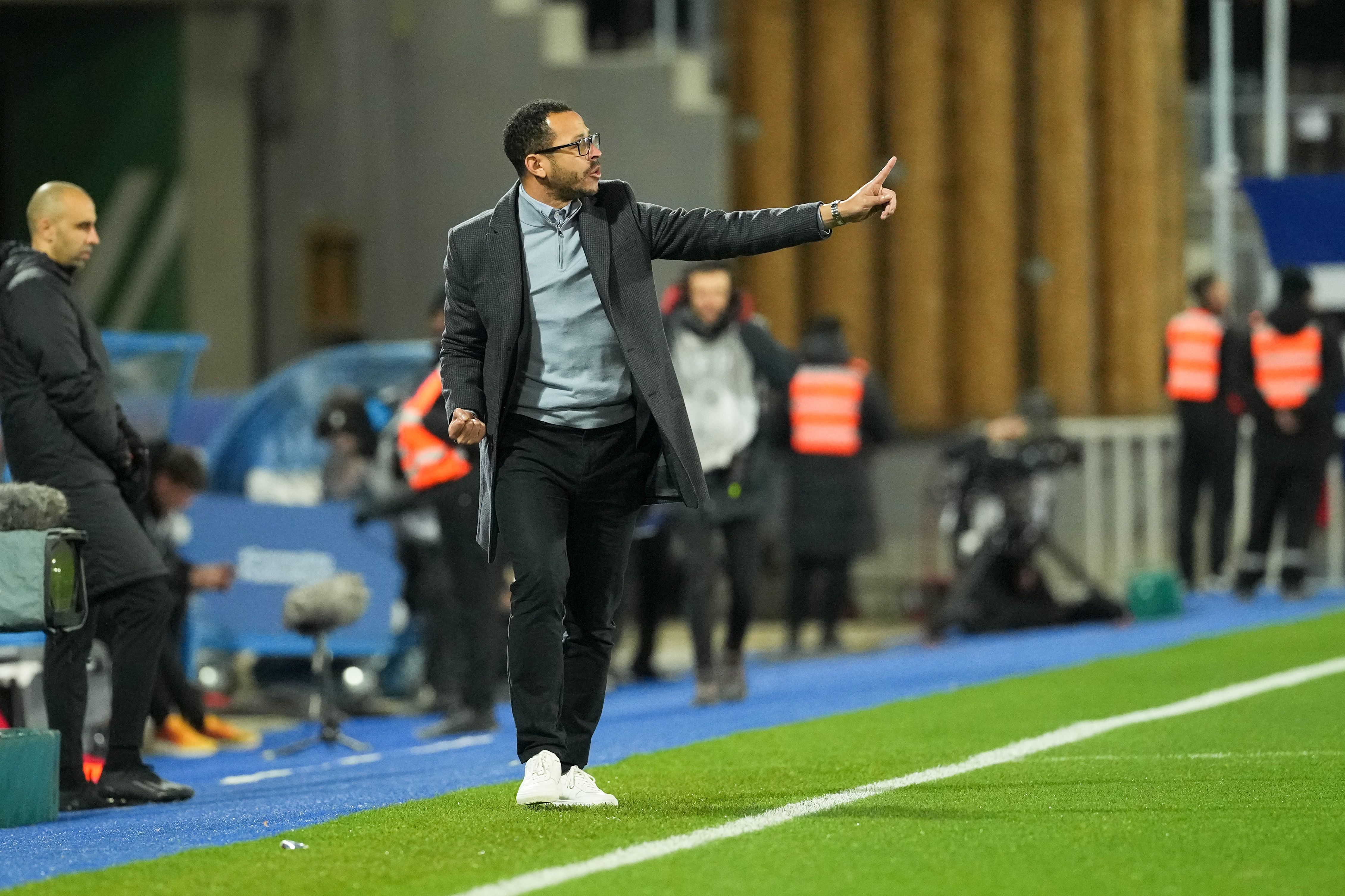 旧将：若白堡主席没卖球队今天陷入困境，球迷又会说为啥不早卖