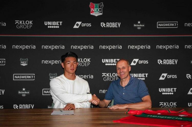 德天空记者：狼堡有意奈梅亨20岁日本前锋盐贝健人，谈判正在进行