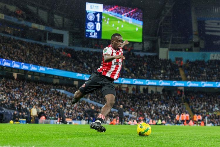 英媒：曼城密切关注布伦特福德21岁右后卫卡约德，可能今夏求购