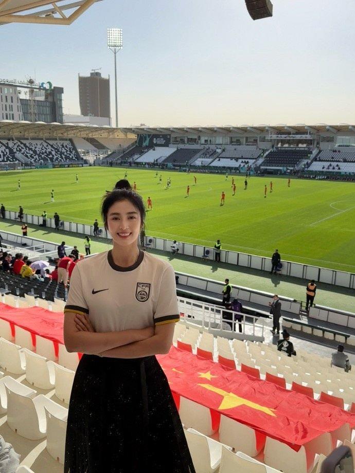 赵丽娜谈沙特行：为U23男足骄傲 现场看C罗气氛和热度比想象夸张