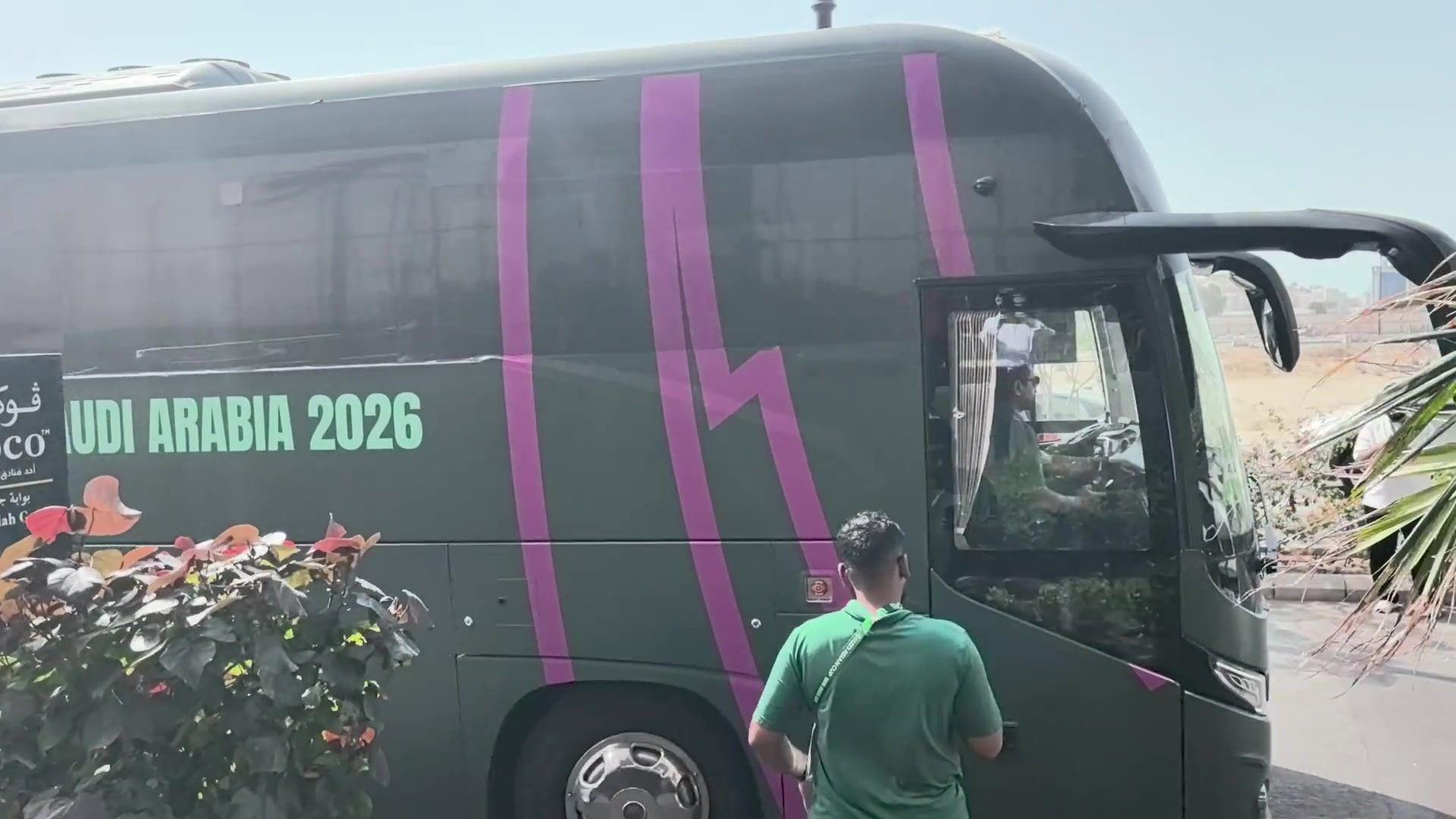 足协副主席许基仁社媒晒U23男足大巴出发视频：中国队加油