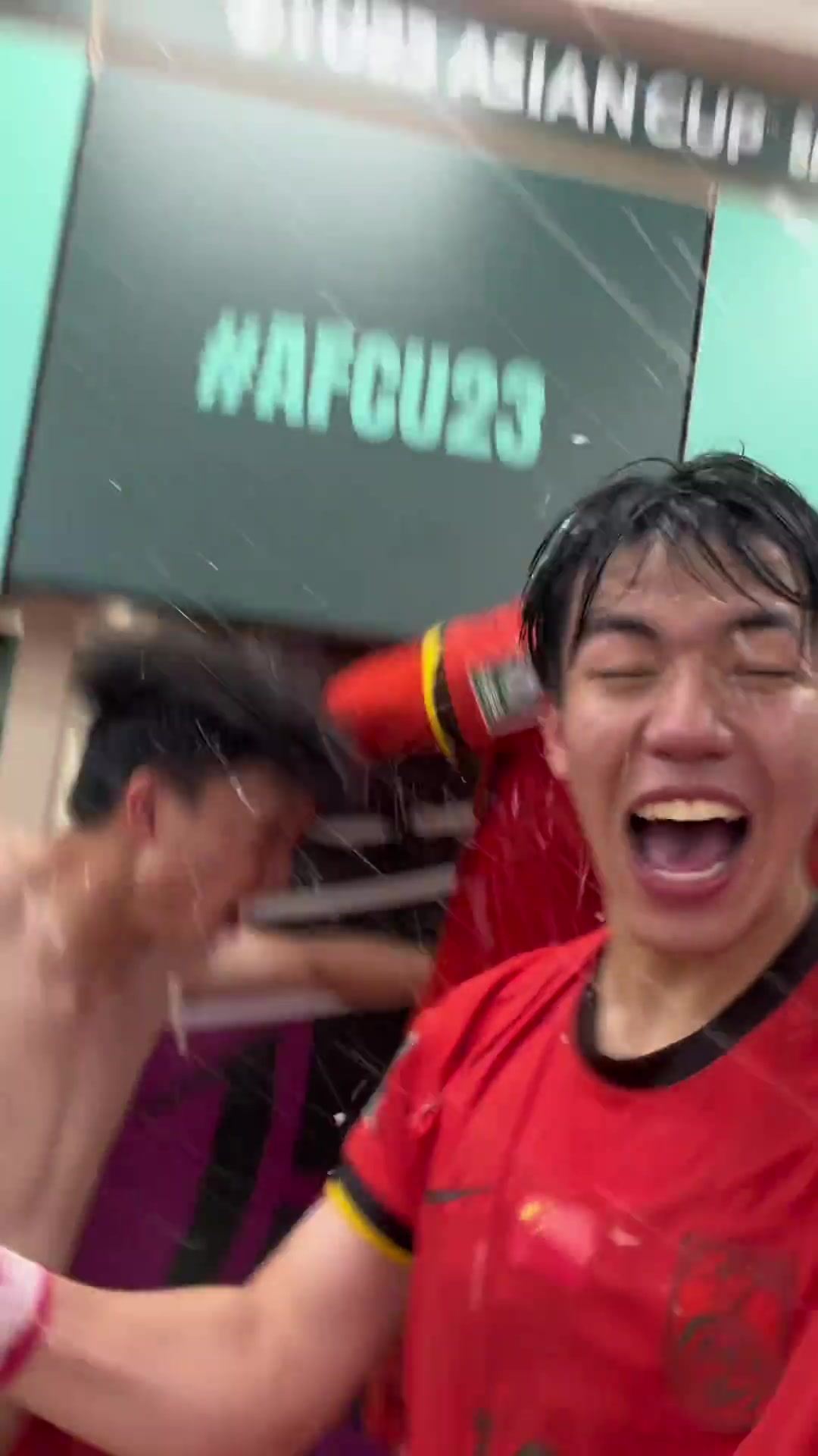 疯狂庆祝！蒯纪闻更新社媒，与王博豪、王钰栋大喊庆祝