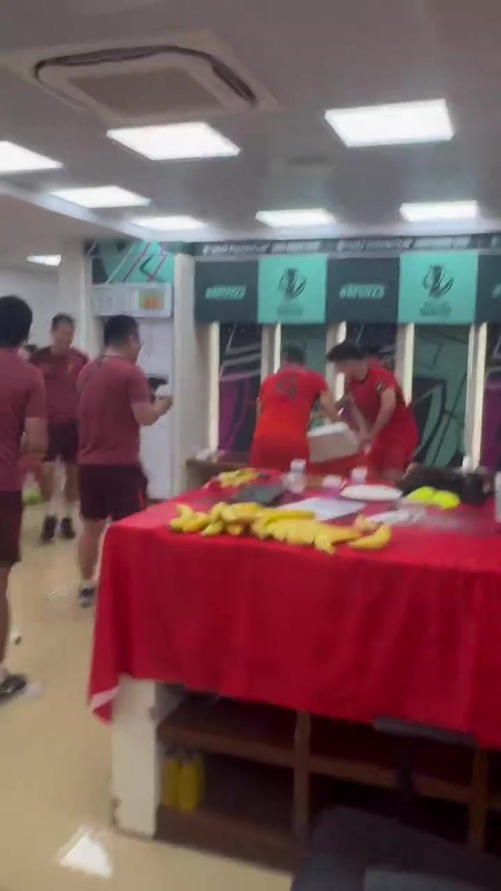 很开心！木塔力甫发社媒晒更衣室庆祝视频，配文“计划有变”