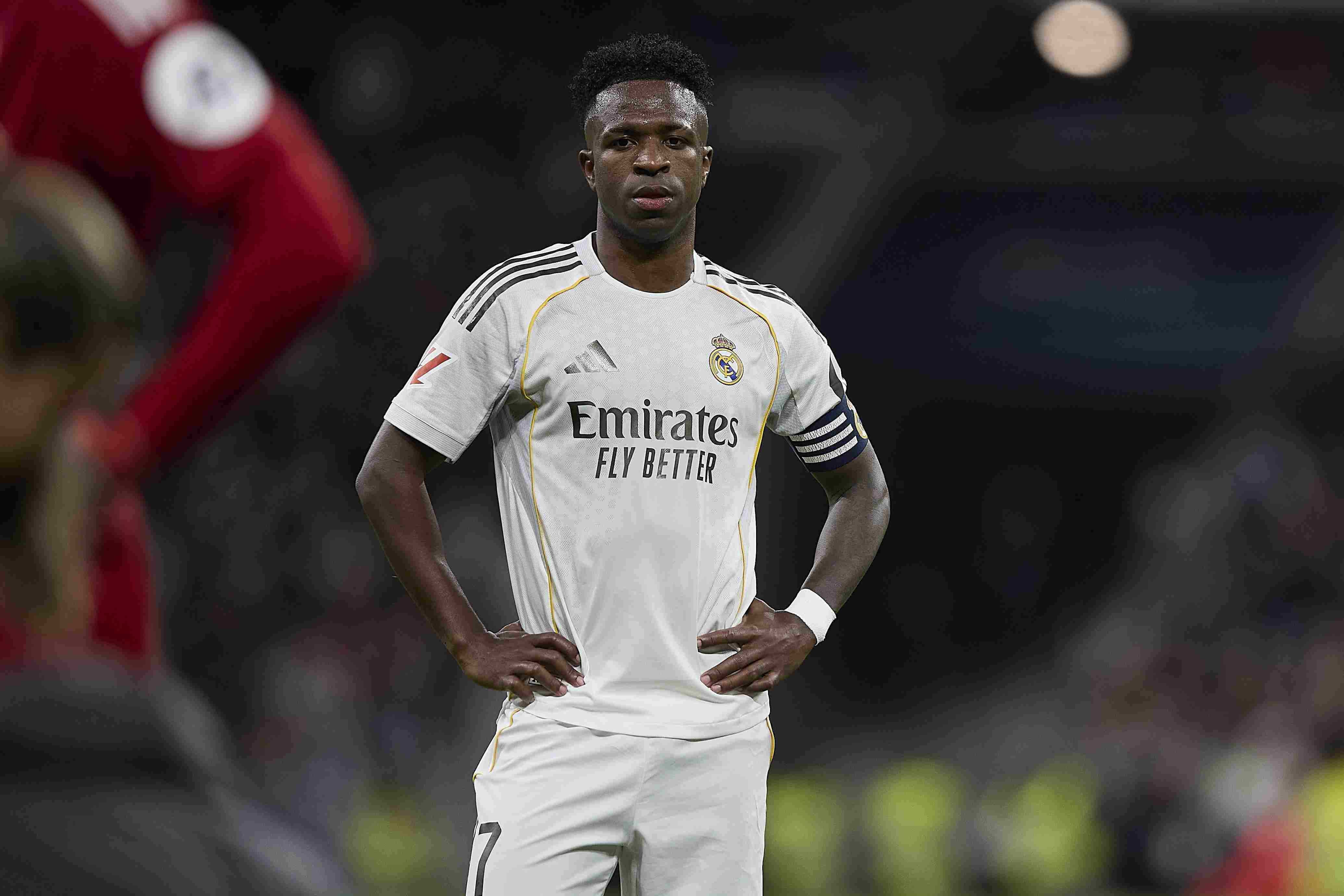 TA：“倒龙派”维尼修斯 贝林 巴尔韦德遭伯纳乌狂嘘，姆巴佩幸免