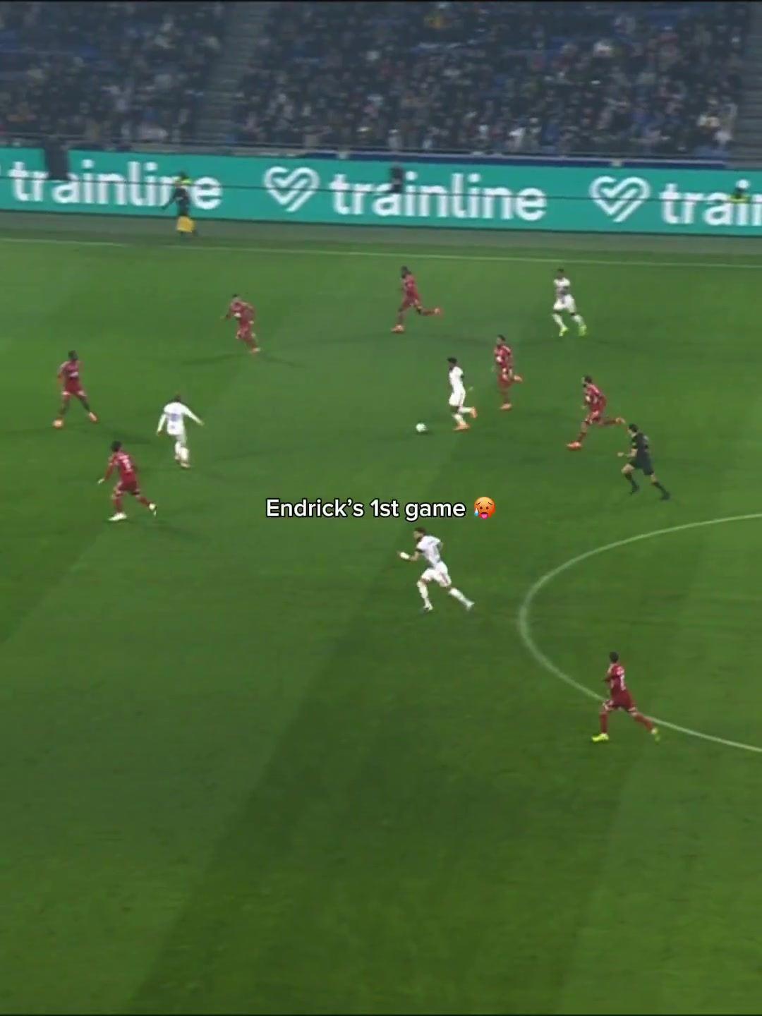 捡到宝了！法甲官方晒恩德里克首秀集锦，全场9次过人冲击力十足