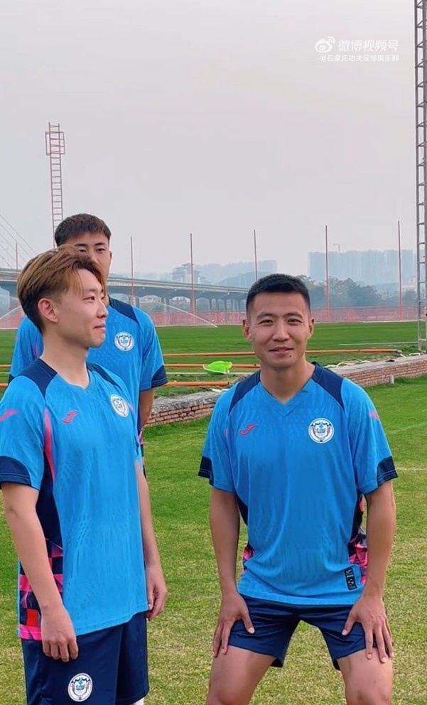 石家庄功夫：来了来了，这训练服好不好看～