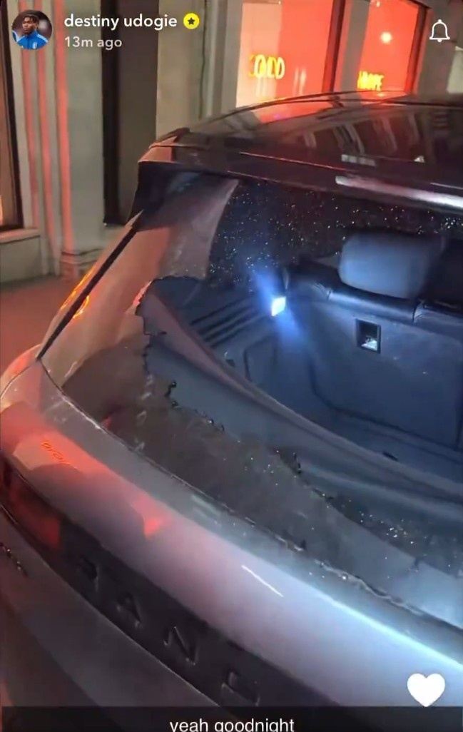 比赛结束车被砸了！太阳报：热刺后卫乌多吉15万镑的路虎车被砸