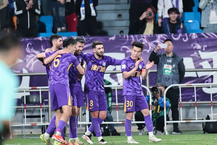 记者：津门虎1月21日和山东泰山比赛，24日出发赴西班牙海外拉练