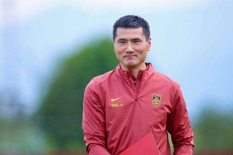 东体：初步判断邵佳一没好高骛远，选择立足现实的“实用主义”