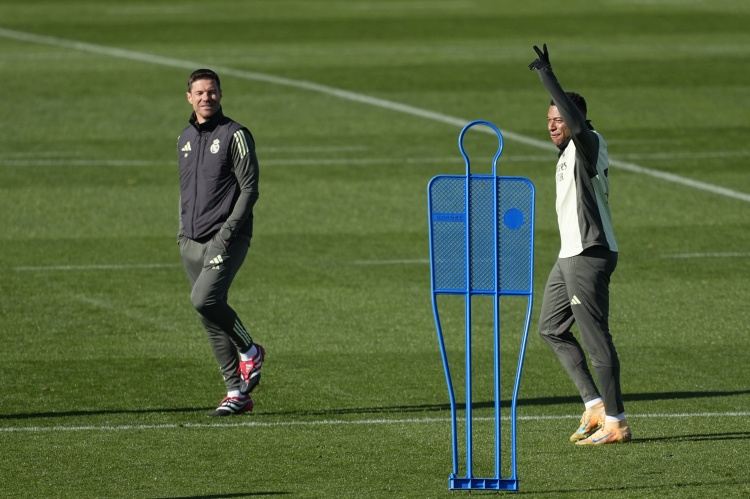 队报：阿隆索无法接受失利，游说姆巴佩带伤出战，建议打封闭被拒