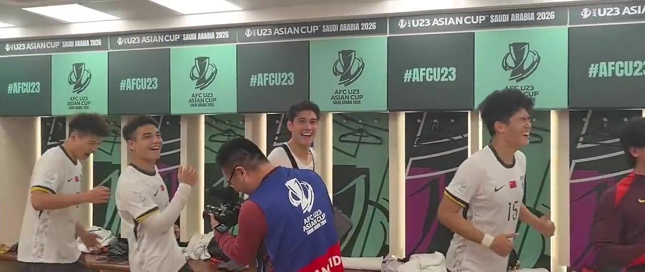 场场赛后整活！中国队杀入决赛更衣室转圈庆祝，上一场跳刀马舞