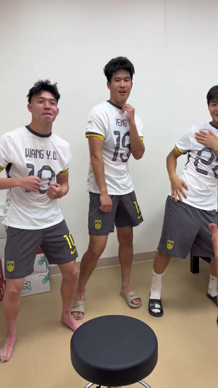 王钰栋等人跳内马尔舞蹈！内马尔官方账号评论：太棒了！