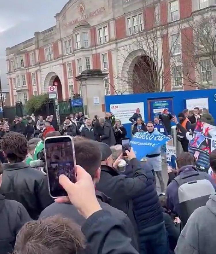 埃格巴利上周在美国出差未看到球迷抗议，蓝军和白堡球迷极度不满