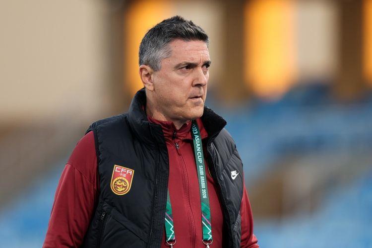 媒体人：有很多让安东尼奥去国足的声音，只能说不要害安东尼奥了