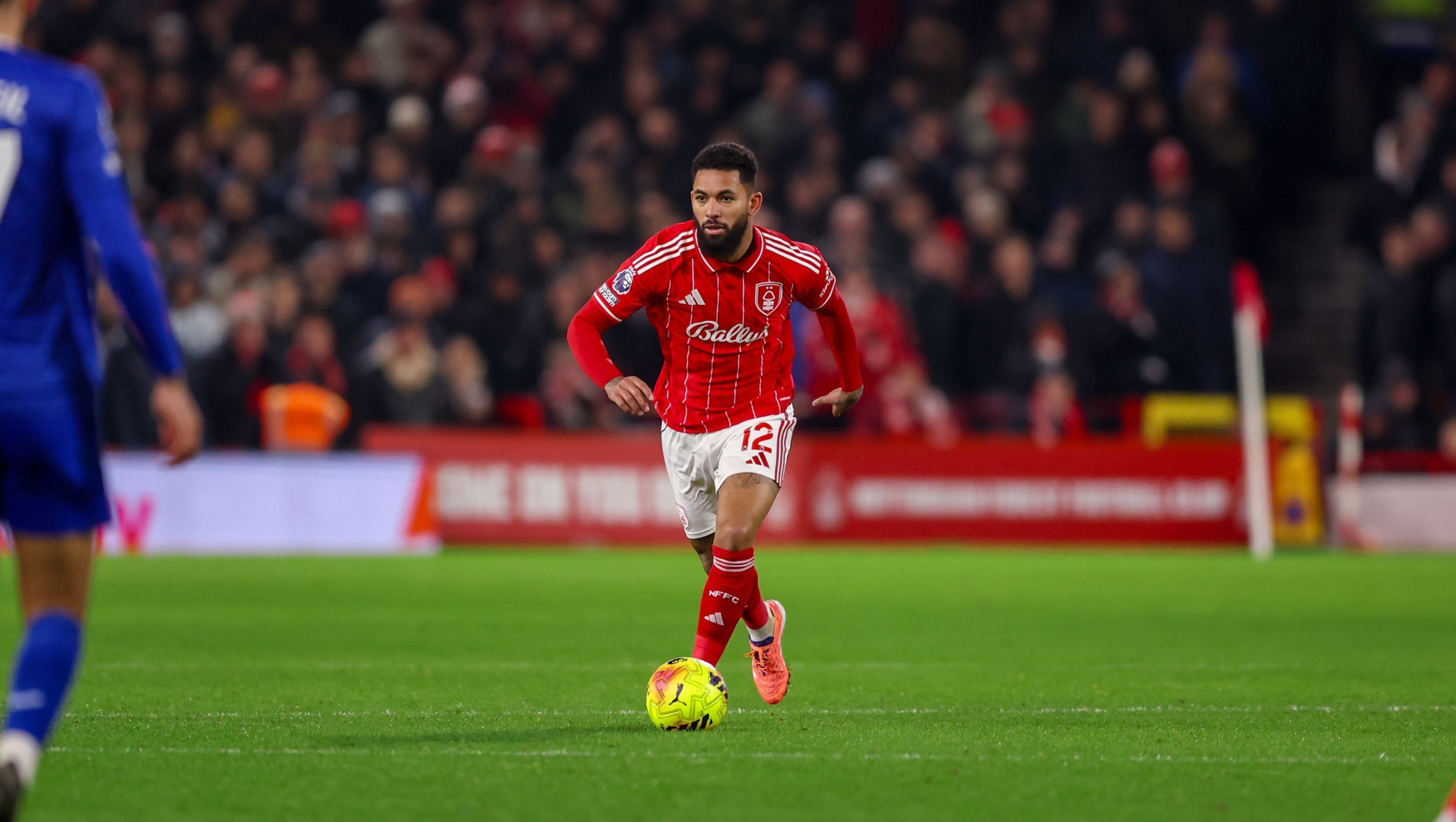 跟队确认：切尔西在考虑签道格拉斯·路易斯