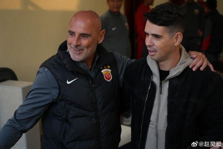 前海港外援奥斯卡在多哈探班海港，并观看球队与泽尼特的热身赛