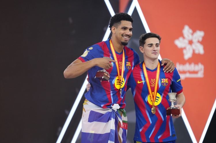 马卡：加维10天后参加球队合练，巴萨期望球员二月中旬复出