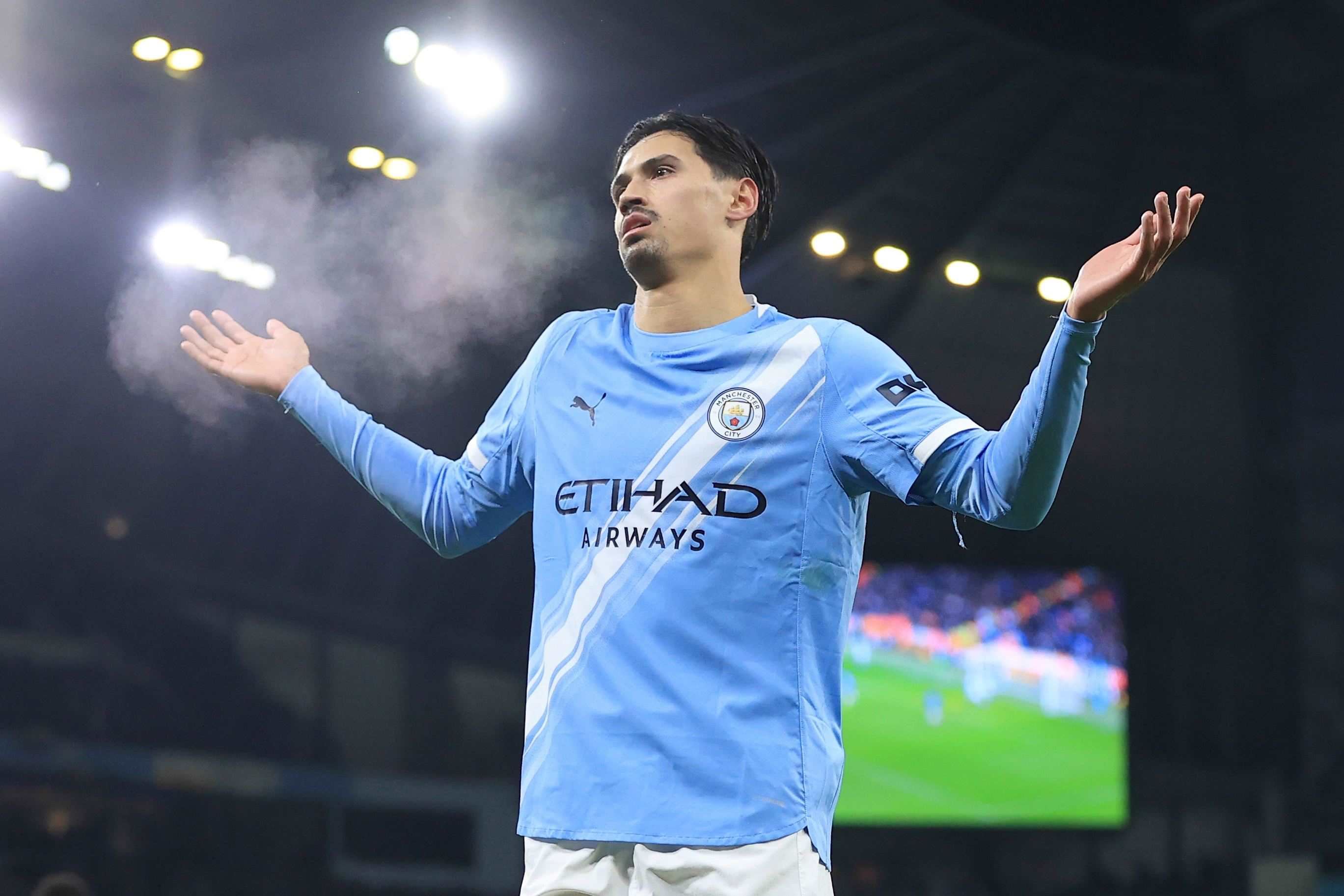 赖因德斯：英超身体对抗和强度始终是100%，在比赛中永远无法休息