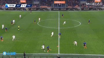 出击传球失误导致国米首个丢球，索默赛后发表情道歉