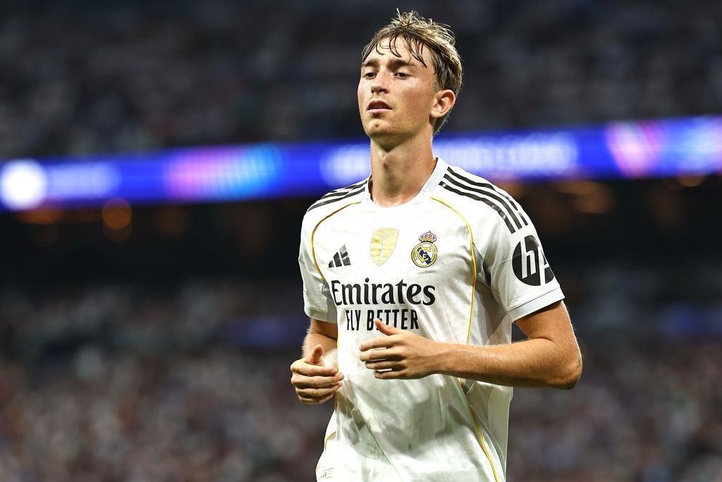 伯恩茅斯总监：对我来说，赫伊森是唯一能赢得金球奖的中后卫