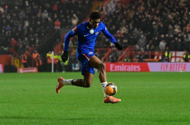 卫报：拜仁有意切尔西19岁后卫阿昌庞，考虑是否在本月采取行动