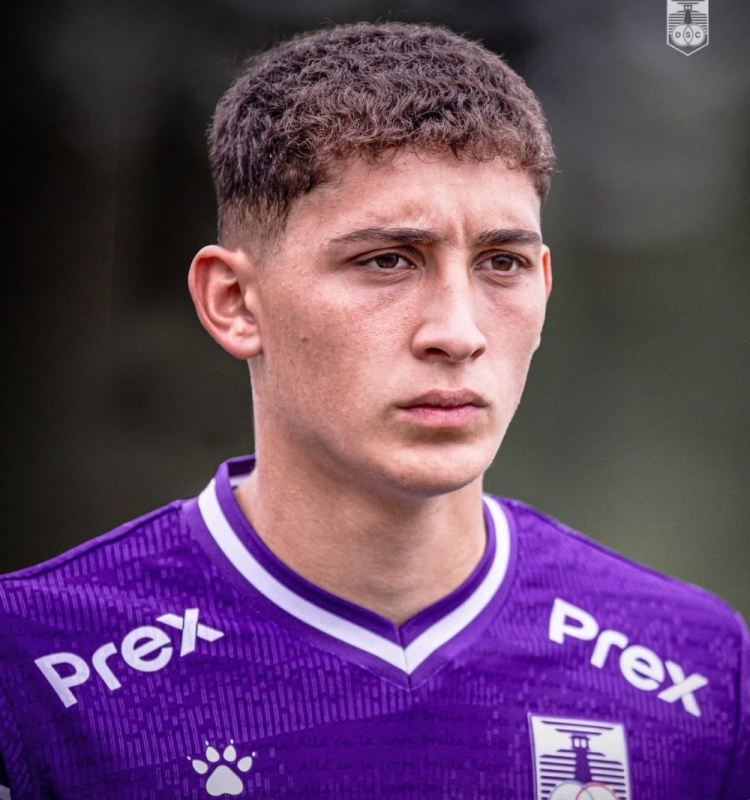 世体：巴萨将租借19岁乌拉圭后卫帕西菲科，拥有球员的选择买断权