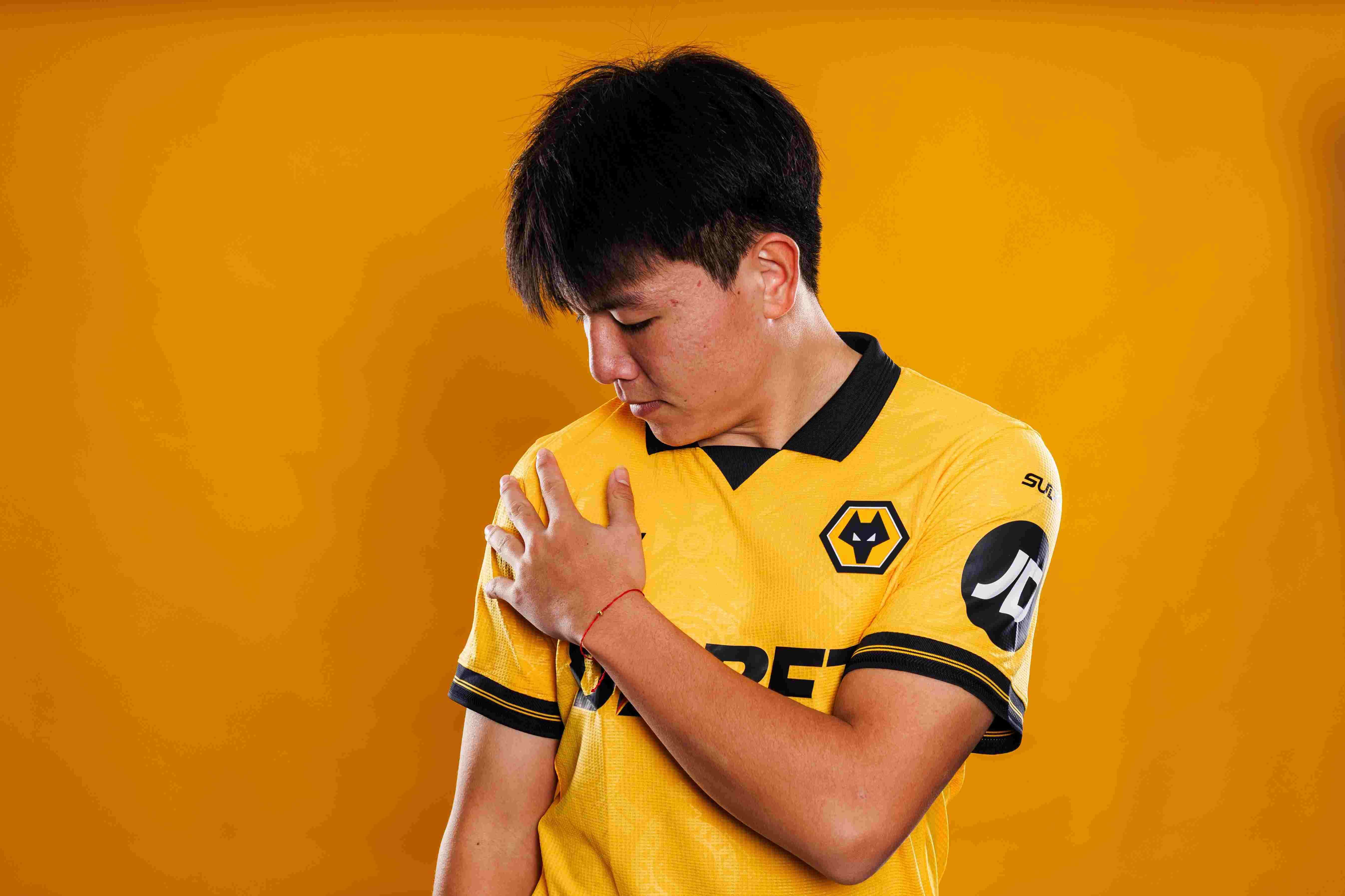 媒体人：英格兰每级联赛出场需劳工证，但狼队为徐彬使用了外卡